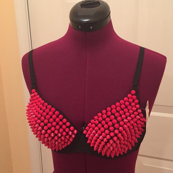 Sexy red spike bra - Picture 2 of 5